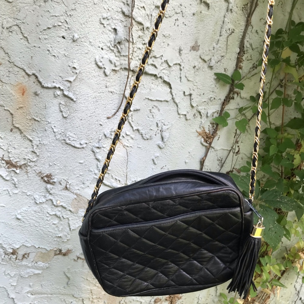 Dove black leather purse